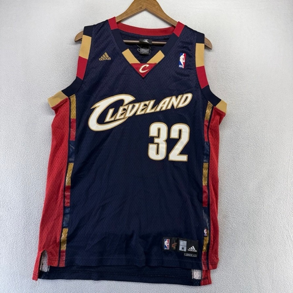 Cleveland Cavaliers Jersey Mens Medium Hughes Stitched Sewn Swingman Vintage